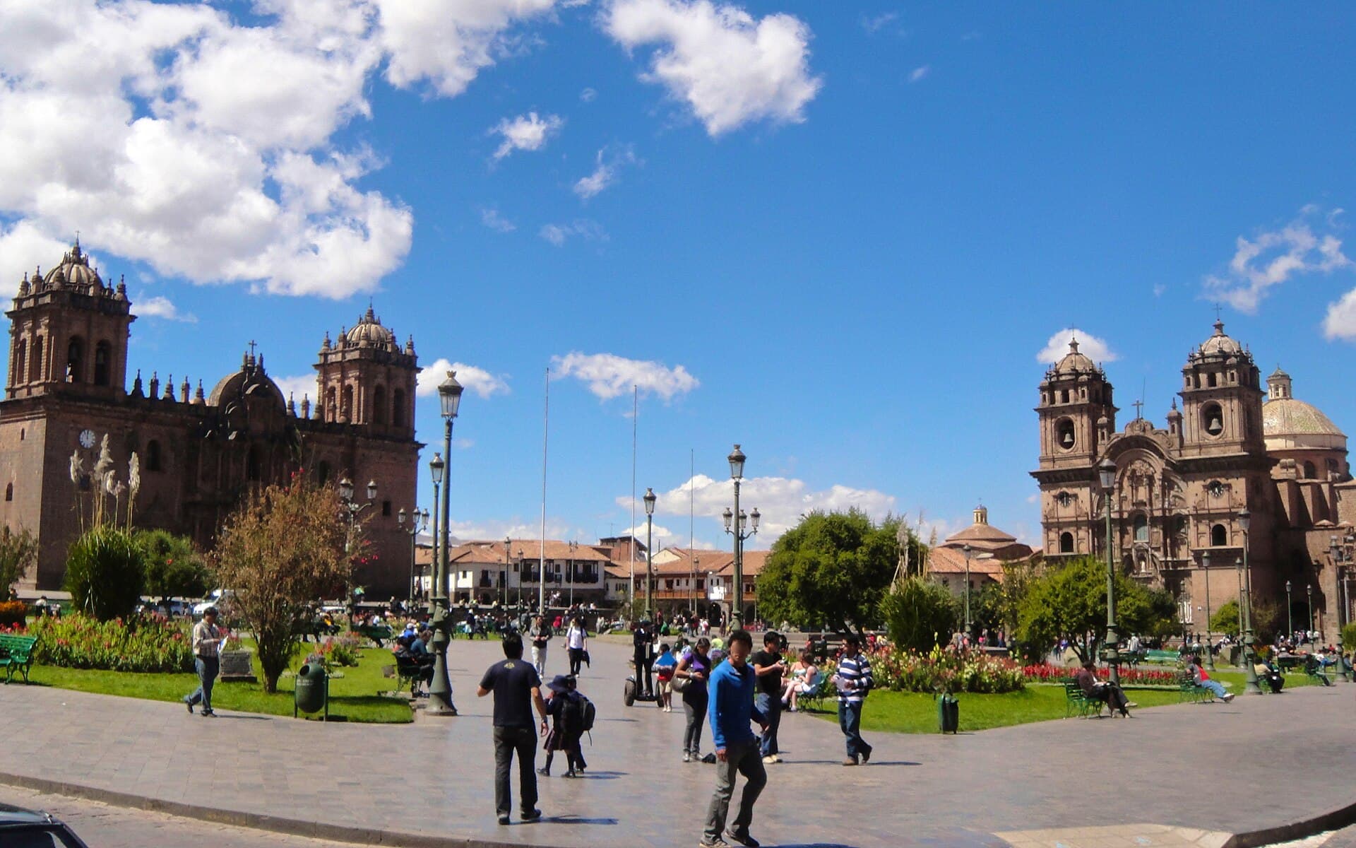 Wide view of Plaza de Armas in Cusco
